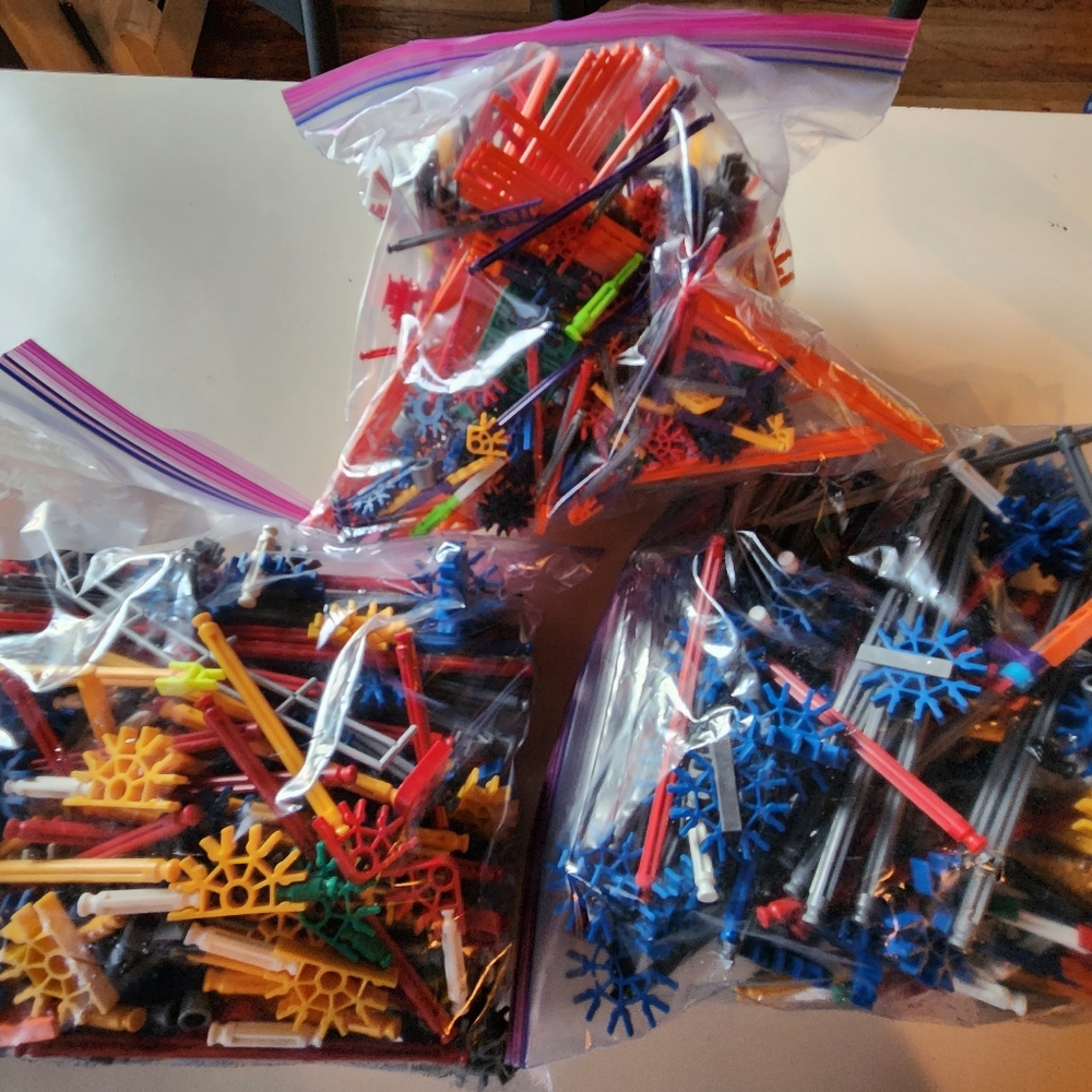 3 gallon size ziplock bags of Knex